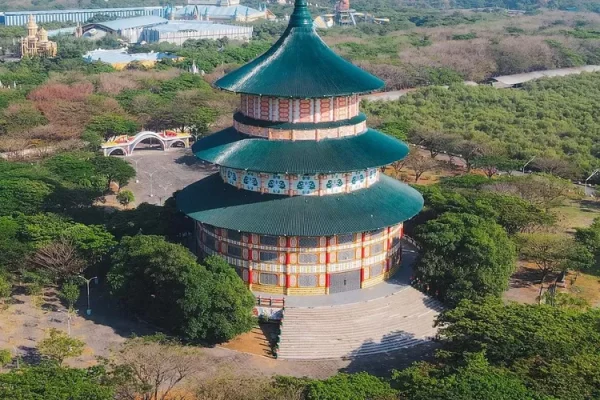 Keindahan Taman Bunga Pagoda di Surabaya yang Memikat