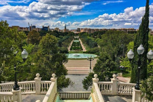 Taman Plaza España: Taman Indah di Tengah Kota